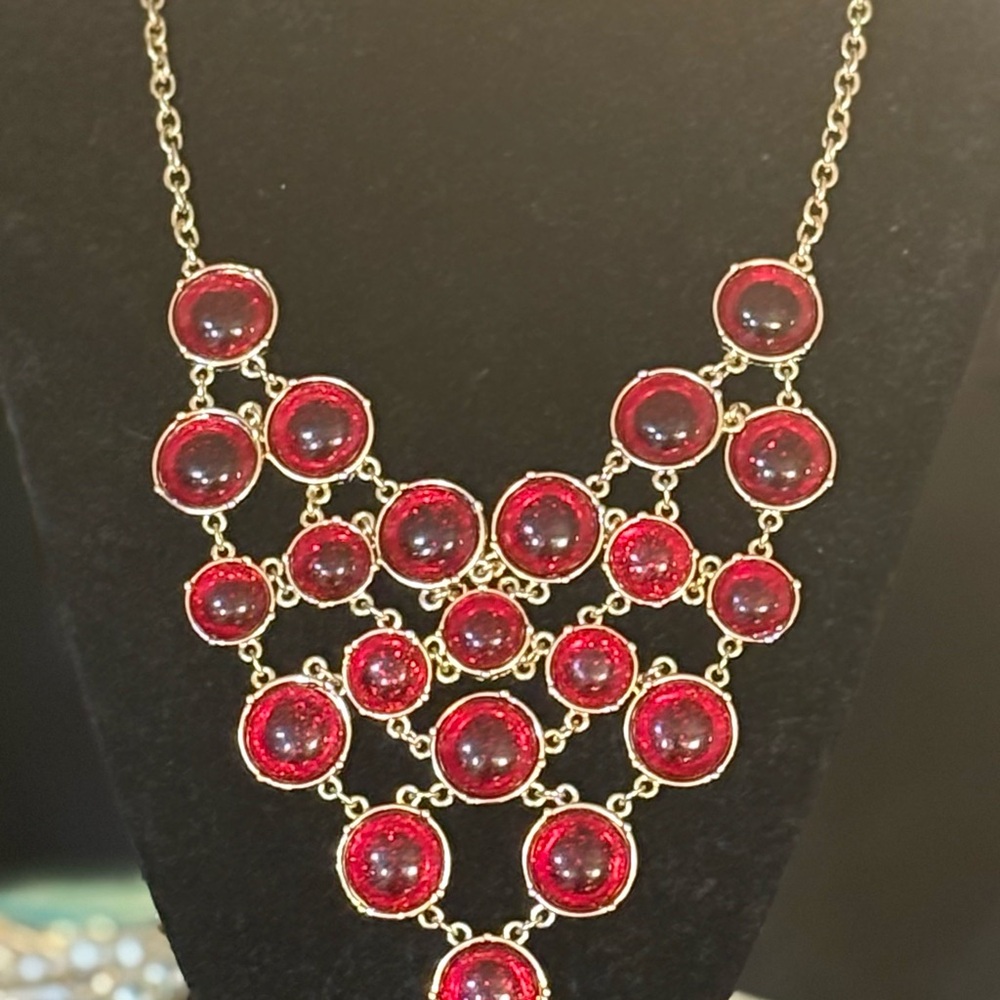 Elegant Red and Gold Necklace & Bracelet Set